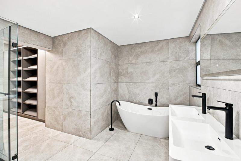 5 Bedroom Property for Sale in Midstream Heights Gauteng