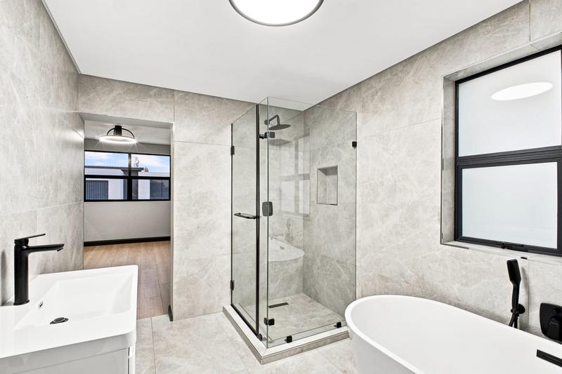 5 Bedroom Property for Sale in Midstream Heights Gauteng
