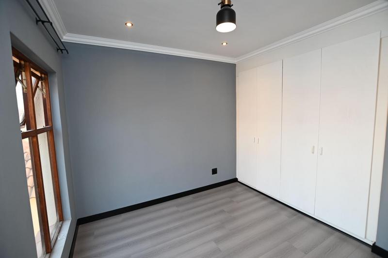 To Let 2 Bedroom Property for Rent in Bryanston Gauteng