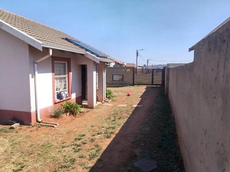 2 Bedroom Property for Sale in Lenasia South Gauteng