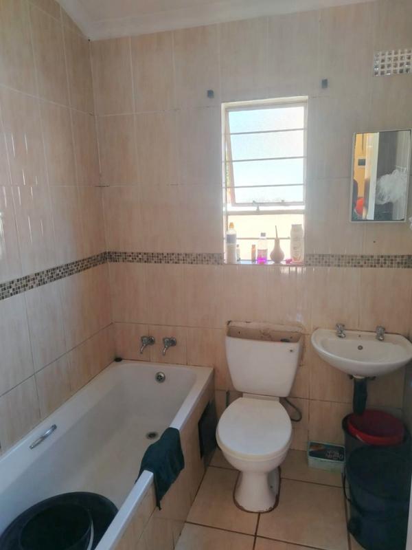 2 Bedroom Property for Sale in Lenasia South Gauteng