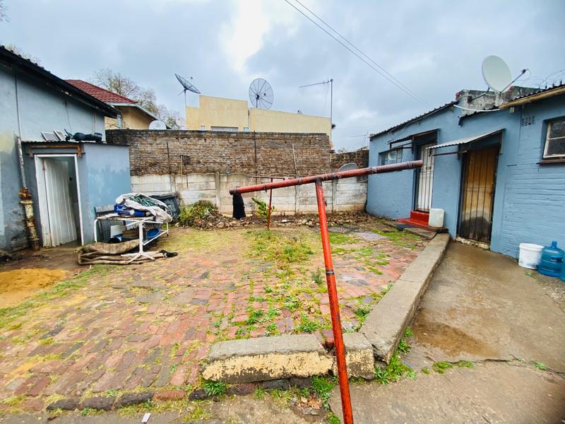 6 Bedroom Property for Sale in Bezuidenhout Valley Gauteng