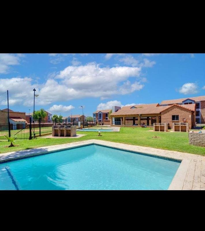 1 Bedroom Property for Sale in Vorna Valley Gauteng