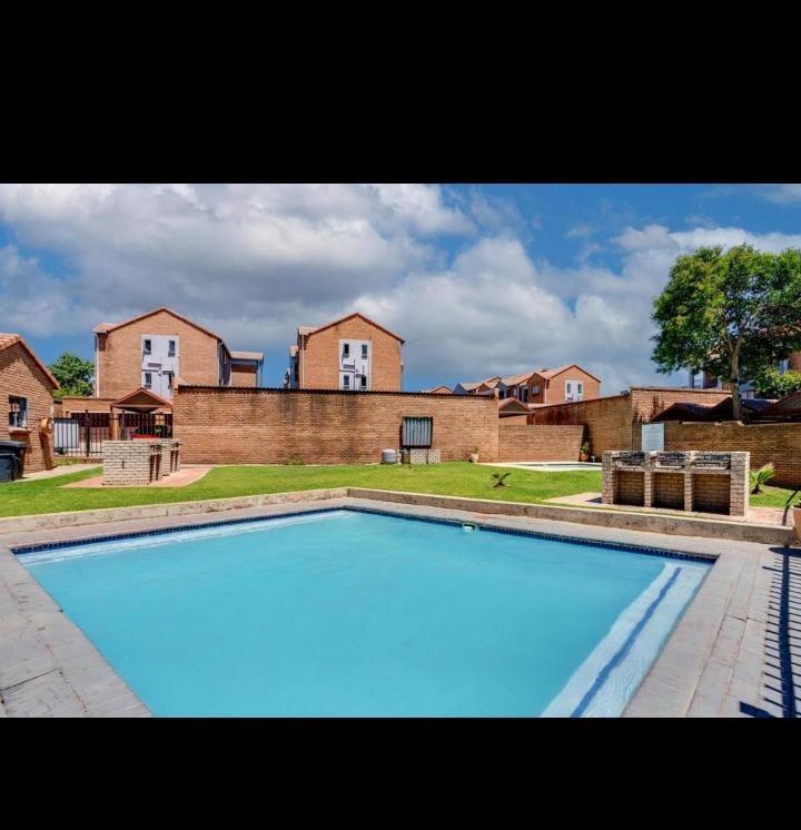 1 Bedroom Property for Sale in Vorna Valley Gauteng
