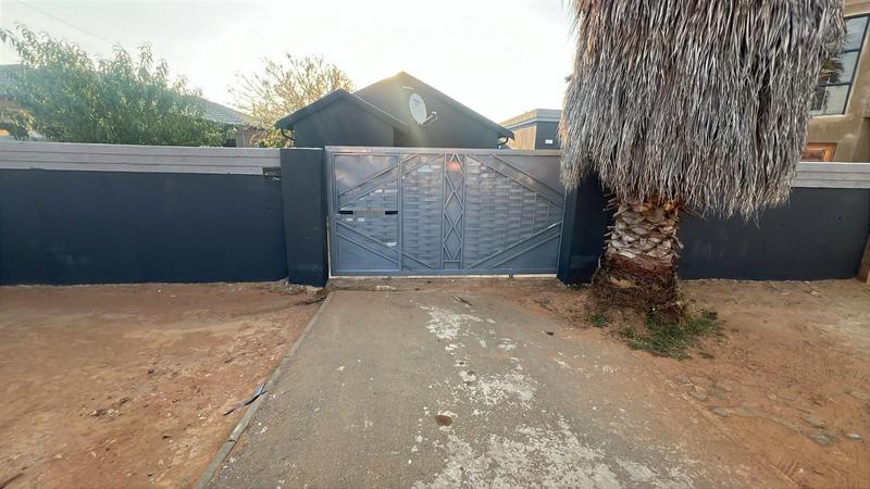 2 Bedroom Property for Sale in Bram Fischerville Gauteng