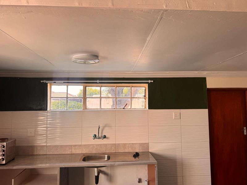 To Let 1 Bedroom Property for Rent in Primrose Hill Gauteng