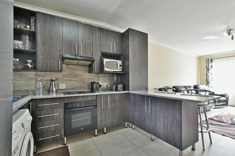 2 Bedroom Property for Sale in Mulbarton Gauteng