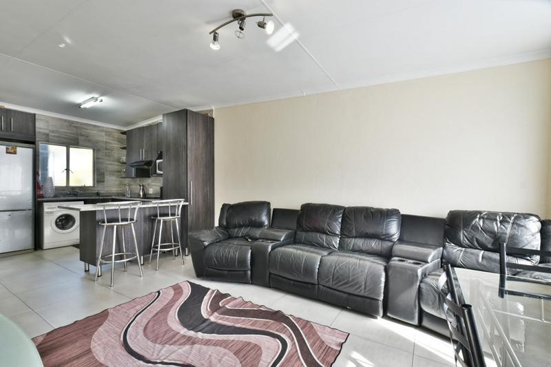 2 Bedroom Property for Sale in Mulbarton Gauteng