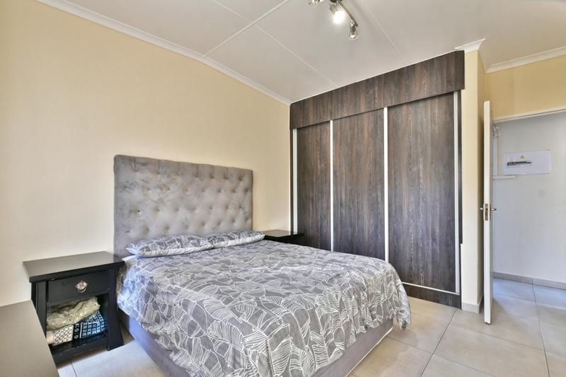 2 Bedroom Property for Sale in Mulbarton Gauteng