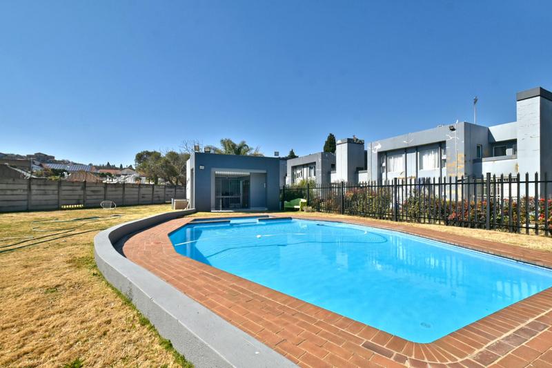2 Bedroom Property for Sale in Mulbarton Gauteng