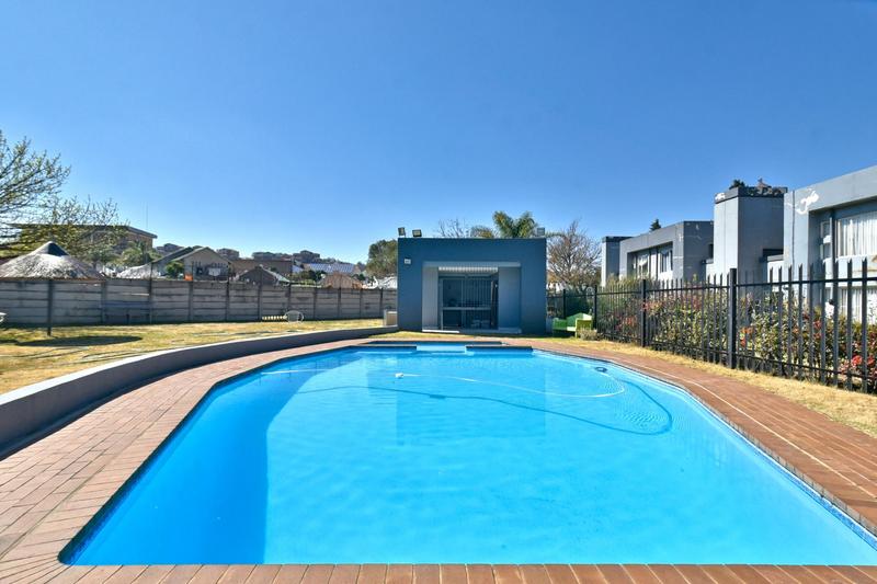2 Bedroom Property for Sale in Mulbarton Gauteng