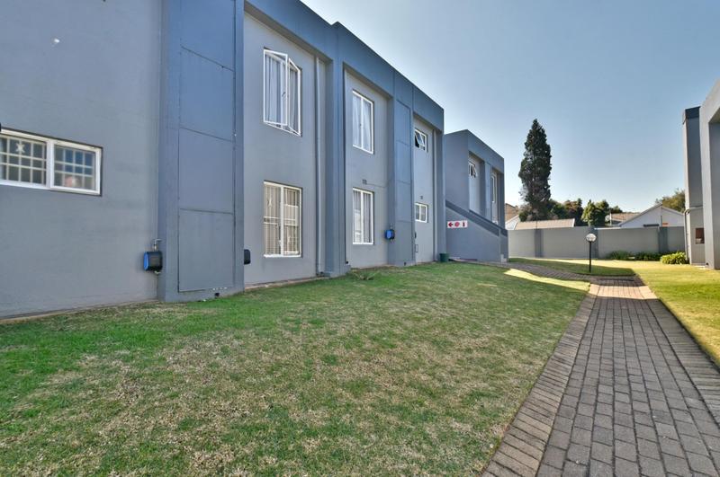 2 Bedroom Property for Sale in Mulbarton Gauteng