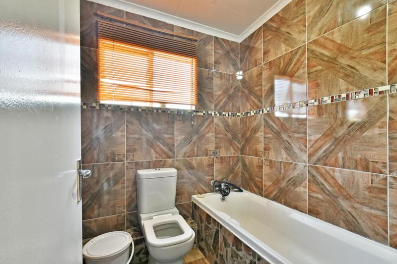2 Bedroom Property for Sale in Mulbarton Gauteng