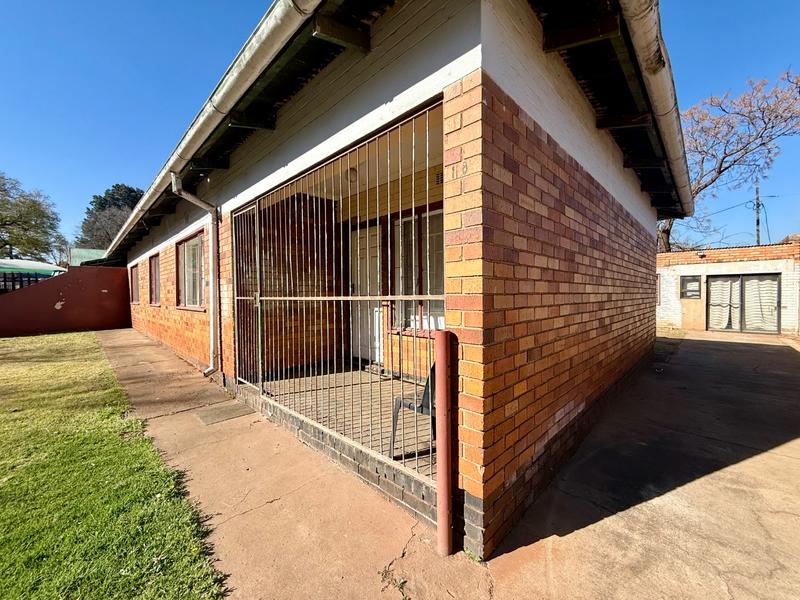 6 Bedroom Property for Sale in Vanderbijlpark Cw 6 Gauteng