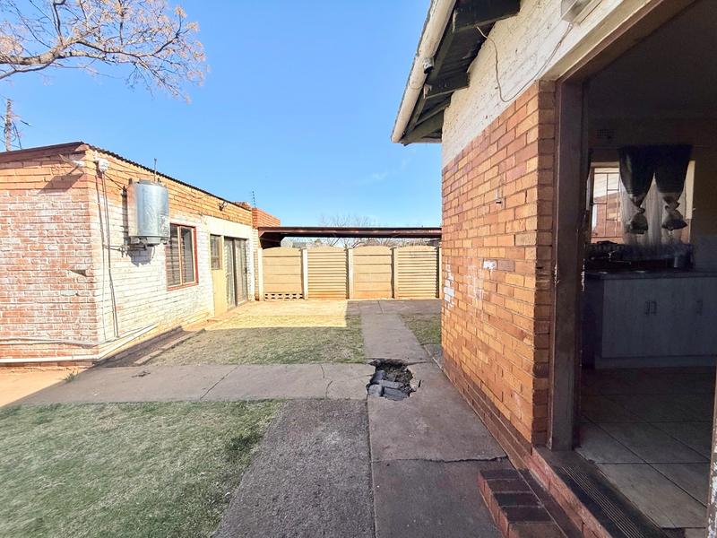 6 Bedroom Property for Sale in Vanderbijlpark Cw 6 Gauteng