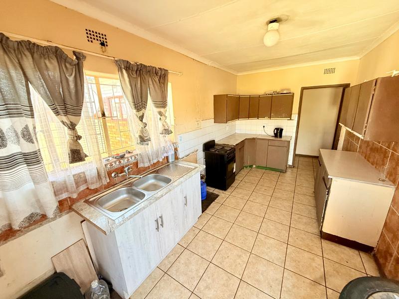 6 Bedroom Property for Sale in Vanderbijlpark Cw 6 Gauteng