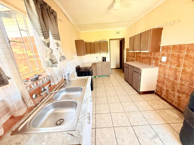6 Bedroom Property for Sale in Vanderbijlpark Cw 6 Gauteng