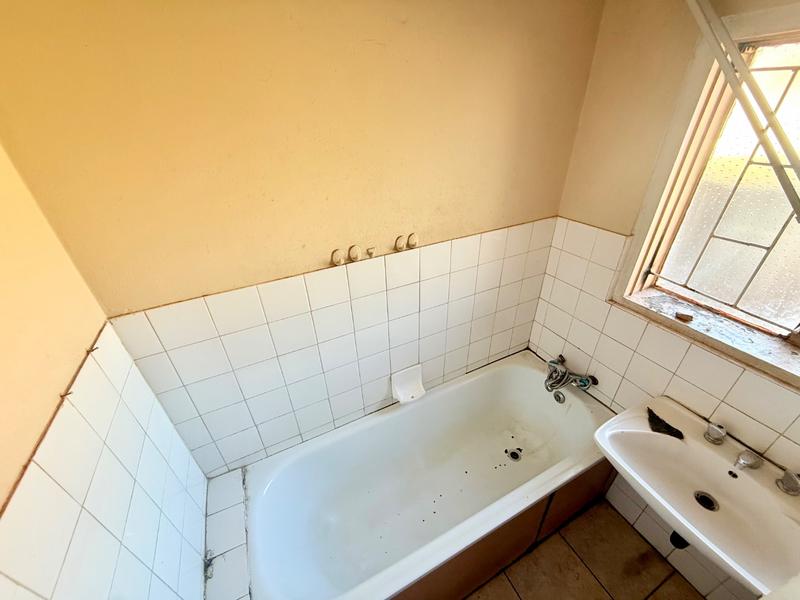 6 Bedroom Property for Sale in Vanderbijlpark Cw 6 Gauteng