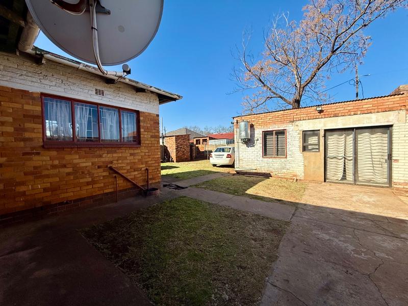 6 Bedroom Property for Sale in Vanderbijlpark Cw 6 Gauteng