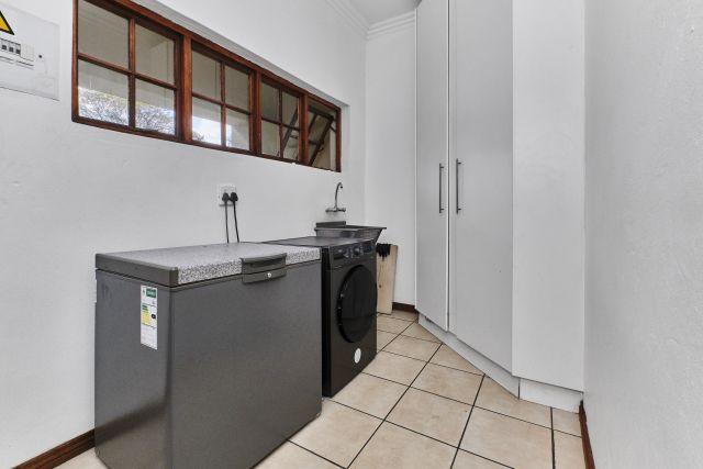 To Let 5 Bedroom Property for Rent in Sunninghill Gauteng