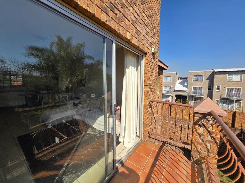 2 Bedroom Property for Sale in Weltevreden Park Gauteng