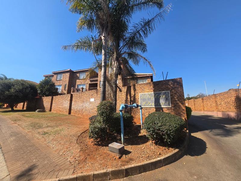 2 Bedroom Property for Sale in Weltevreden Park Gauteng