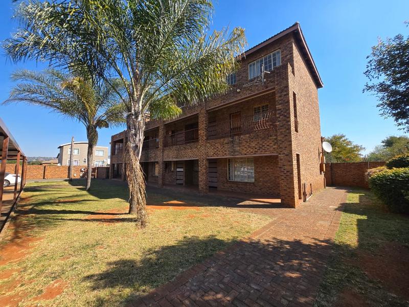 2 Bedroom Property for Sale in Weltevreden Park Gauteng