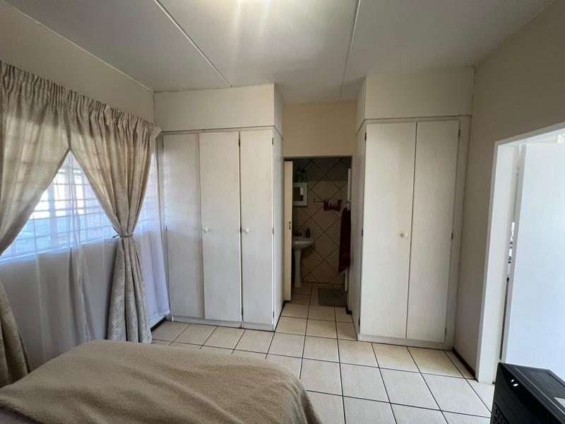 1 Bedroom Property for Sale in Weltevreden Park Gauteng