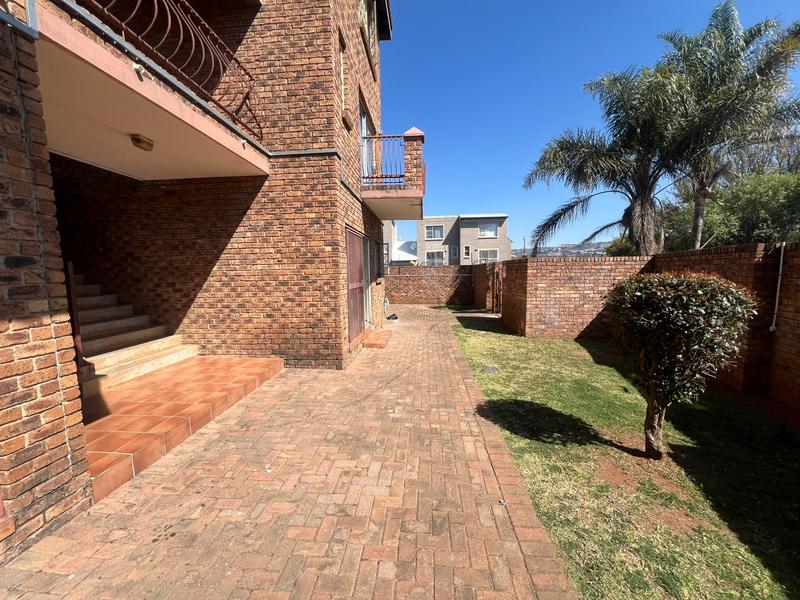 1 Bedroom Property for Sale in Weltevreden Park Gauteng