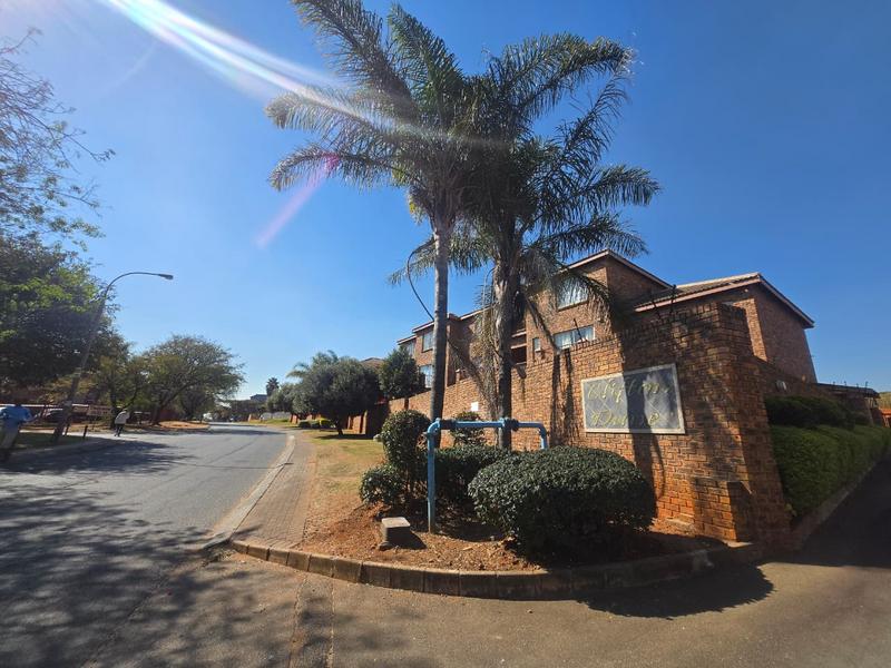 1 Bedroom Property for Sale in Weltevreden Park Gauteng