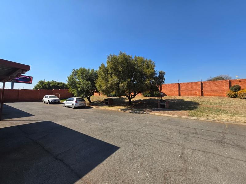 1 Bedroom Property for Sale in Weltevreden Park Gauteng