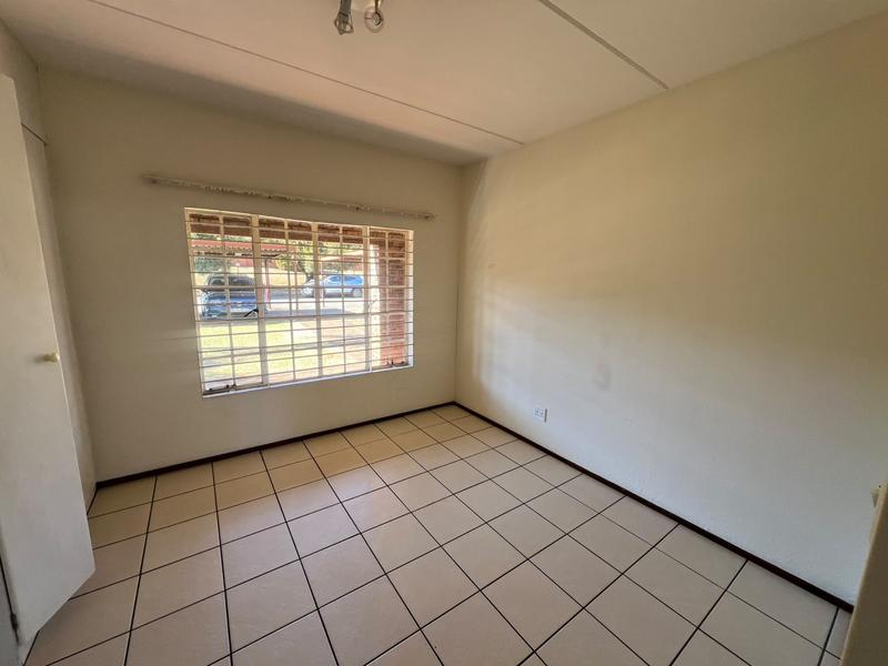 1 Bedroom Property for Sale in Weltevreden Park Gauteng