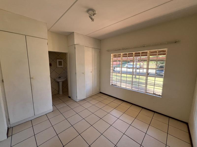 1 Bedroom Property for Sale in Weltevreden Park Gauteng
