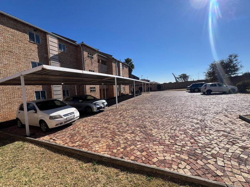 1 Bedroom Property for Sale in Weltevreden Park Gauteng