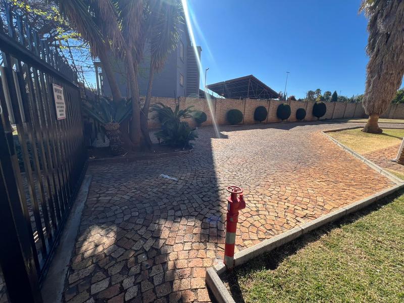 1 Bedroom Property for Sale in Weltevreden Park Gauteng