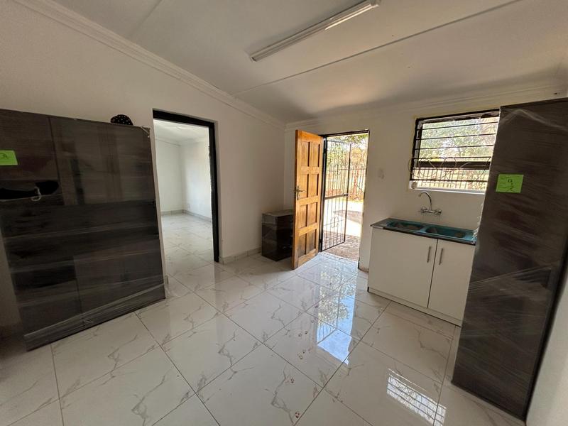 To Let 2 Bedroom Property for Rent in Knoppieslaagte Gauteng