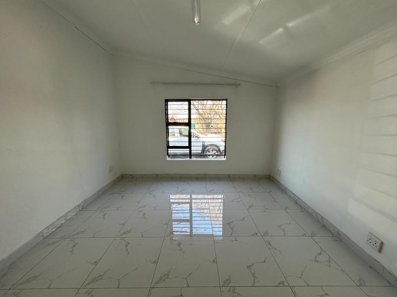 To Let 2 Bedroom Property for Rent in Knoppieslaagte Gauteng