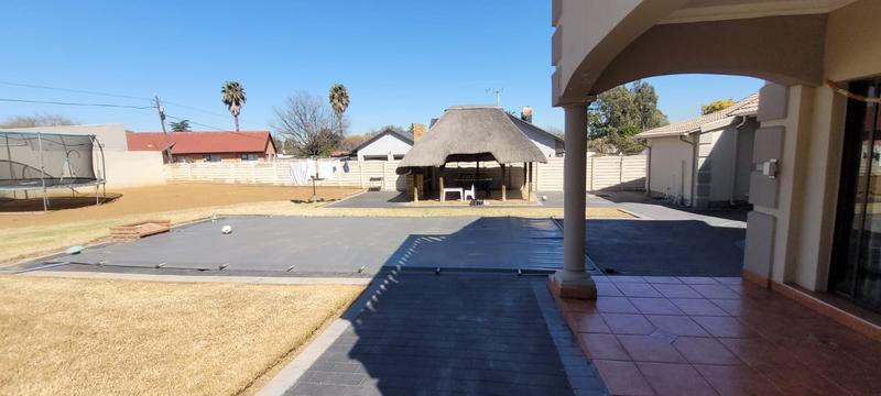 4 Bedroom Property for Sale in Brackendowns Gauteng