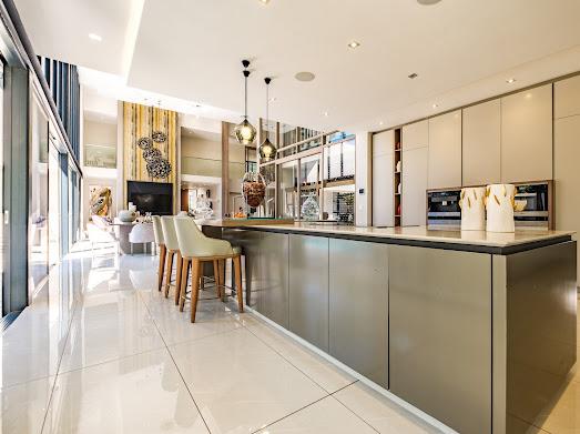 4 Bedroom Property for Sale in Hurlingham Gauteng