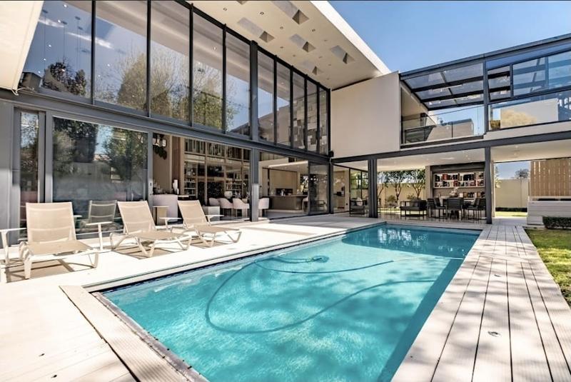 4 Bedroom Property for Sale in Hurlingham Gauteng