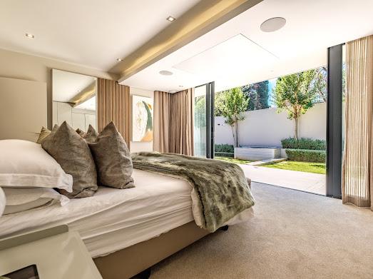 4 Bedroom Property for Sale in Hurlingham Gauteng