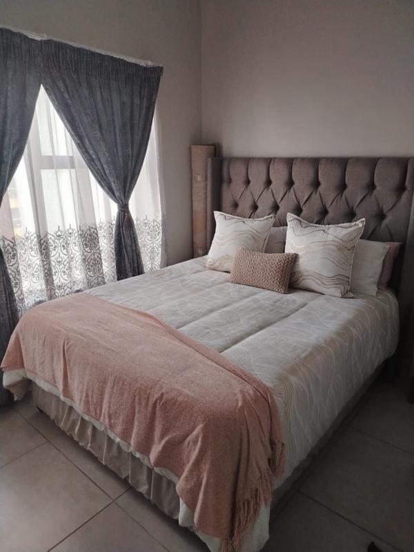 To Let 2 Bedroom Property for Rent in Glen Marais Gauteng