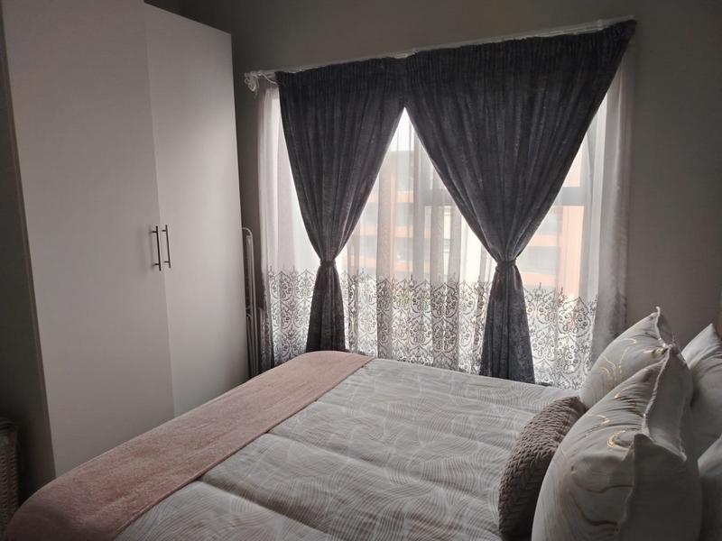 To Let 2 Bedroom Property for Rent in Glen Marais Gauteng