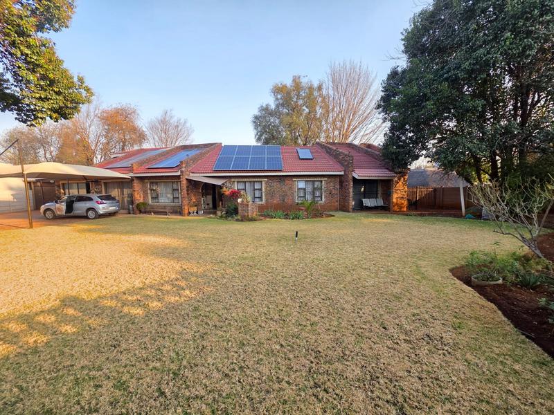 5 Bedroom Property for Sale in Golf Park Gauteng