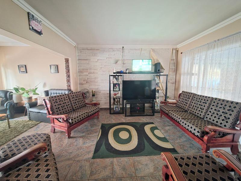 5 Bedroom Property for Sale in Golf Park Gauteng