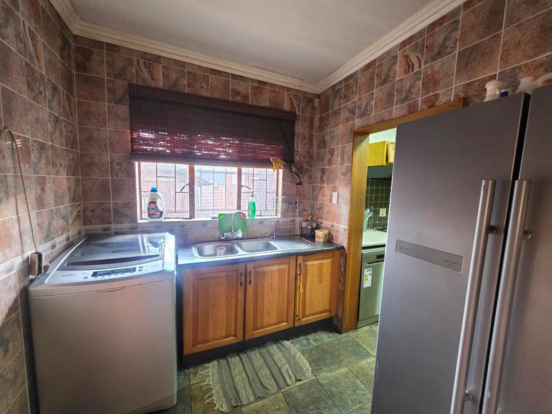 5 Bedroom Property for Sale in Golf Park Gauteng