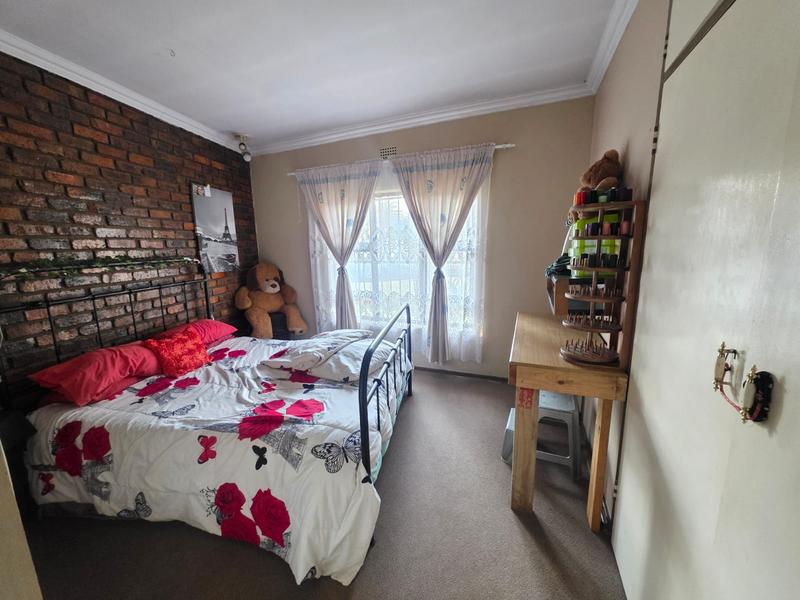 5 Bedroom Property for Sale in Golf Park Gauteng