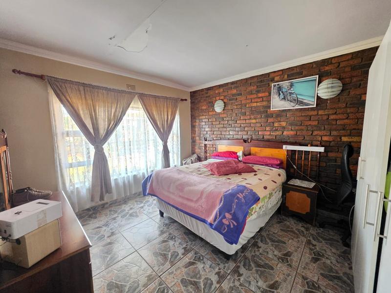 5 Bedroom Property for Sale in Golf Park Gauteng