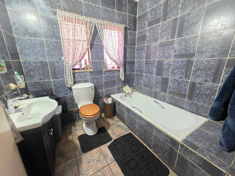 5 Bedroom Property for Sale in Golf Park Gauteng