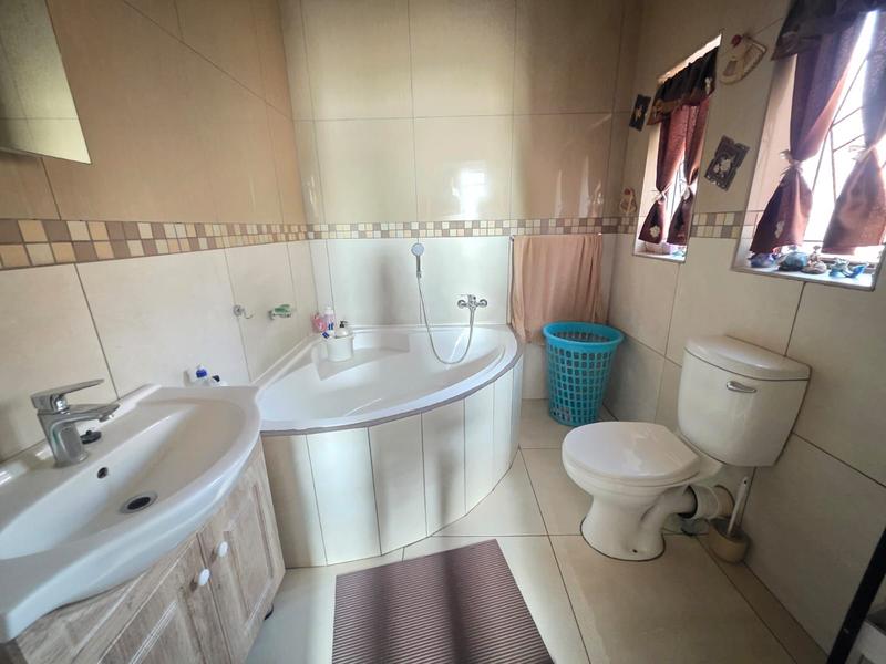 5 Bedroom Property for Sale in Golf Park Gauteng